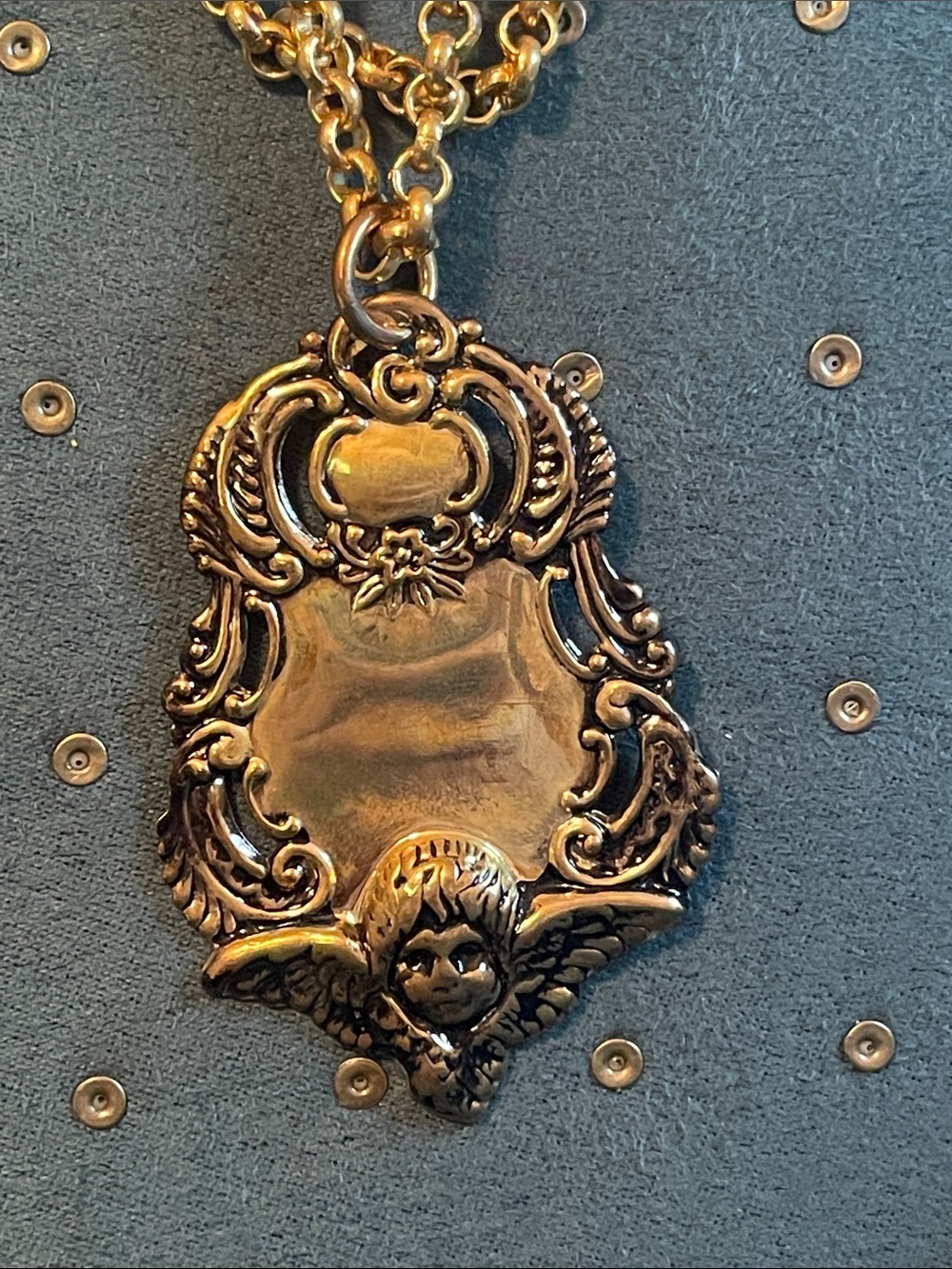 Vintage Art Nouveau Antiqued Brass Cherub Shield Pendant Necklace - Picture 9 of 9